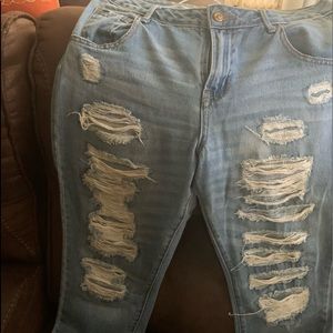 super cute boyfriend jeans w rips